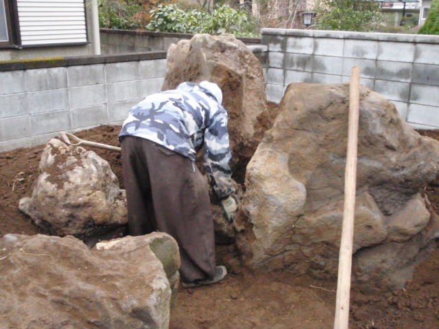 丸太の尽き棒での作業
