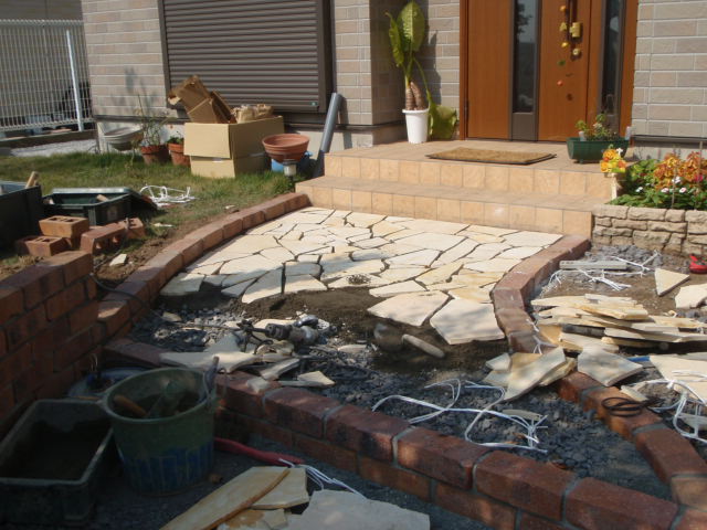 アプローチの石張り