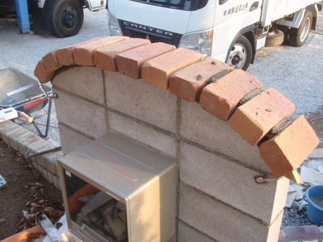 門柱のレンガ屋根