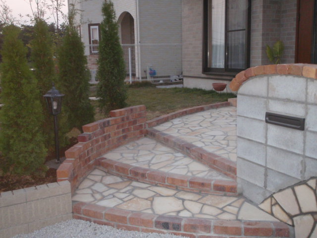 照明付きアプローチ